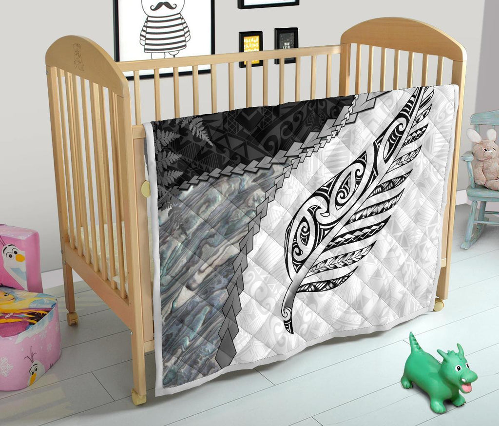 paua-shell-maori-silver-fern-quilt-white