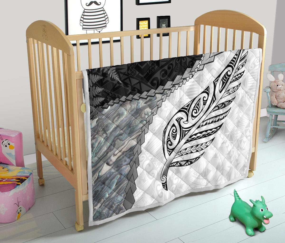 paua-shell-maori-silver-fern-quilt-white