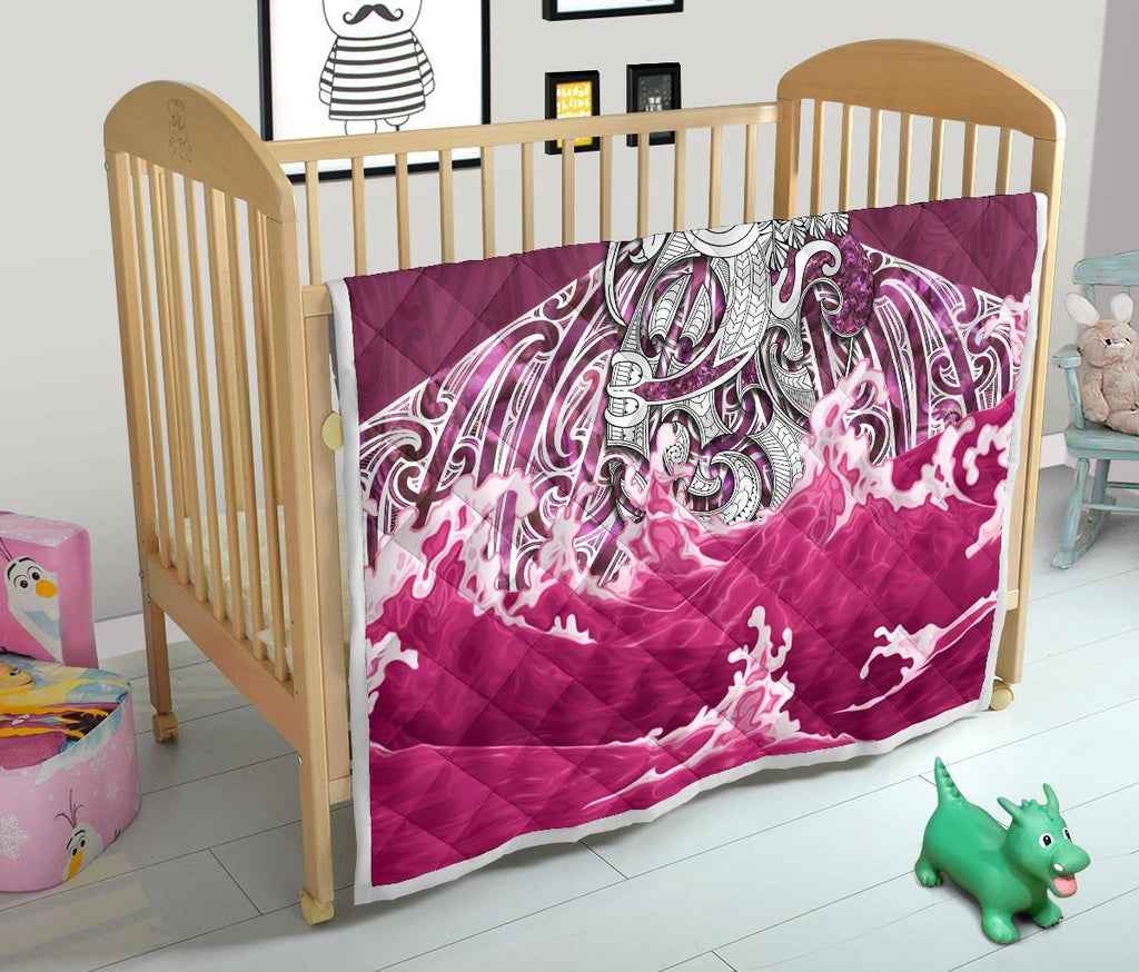 maori-manaia-the-blue-sea-premium-quilt-pink