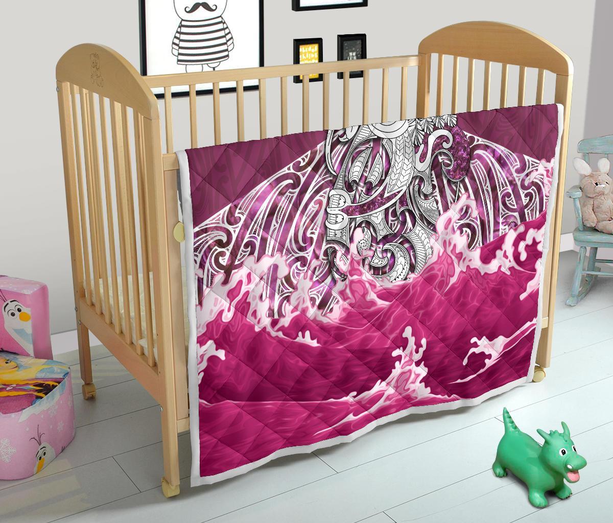 maori-manaia-the-blue-sea-premium-quilt-pink