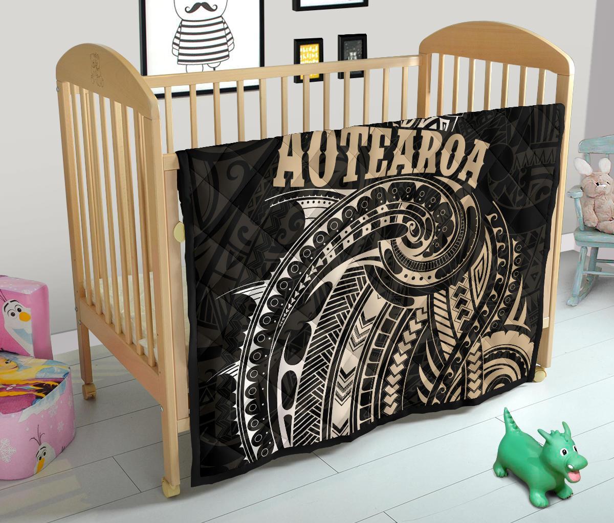 maori-tattoo-with-map-new-zealand-premium-quilt