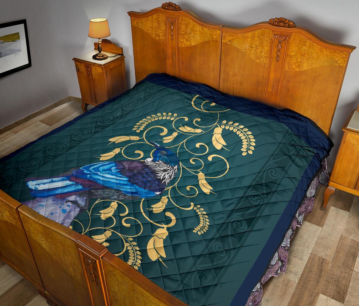 tui-bird-with-kowhai-quilt