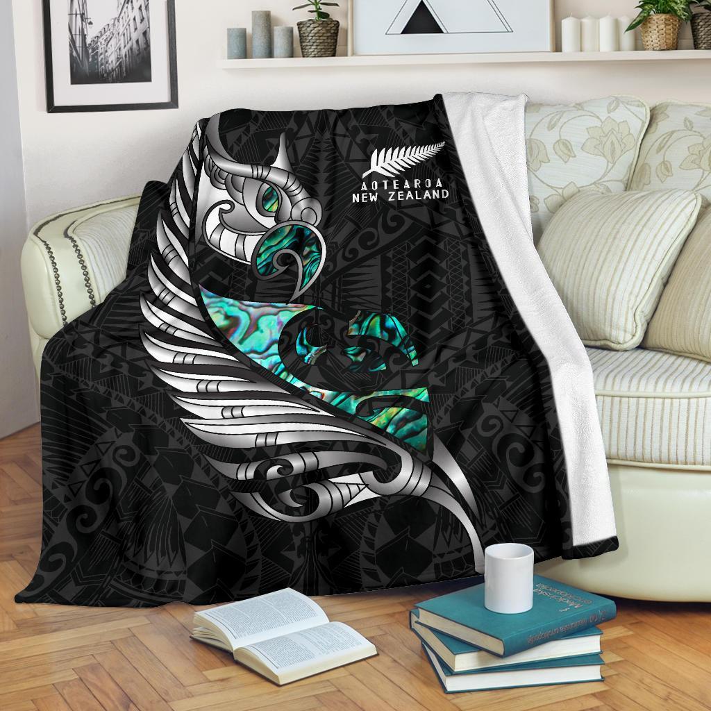 new-zealand-premium-blanket-manaia-paua-fern-wing-white