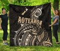 maori-tattoo-with-map-new-zealand-premium-quilt