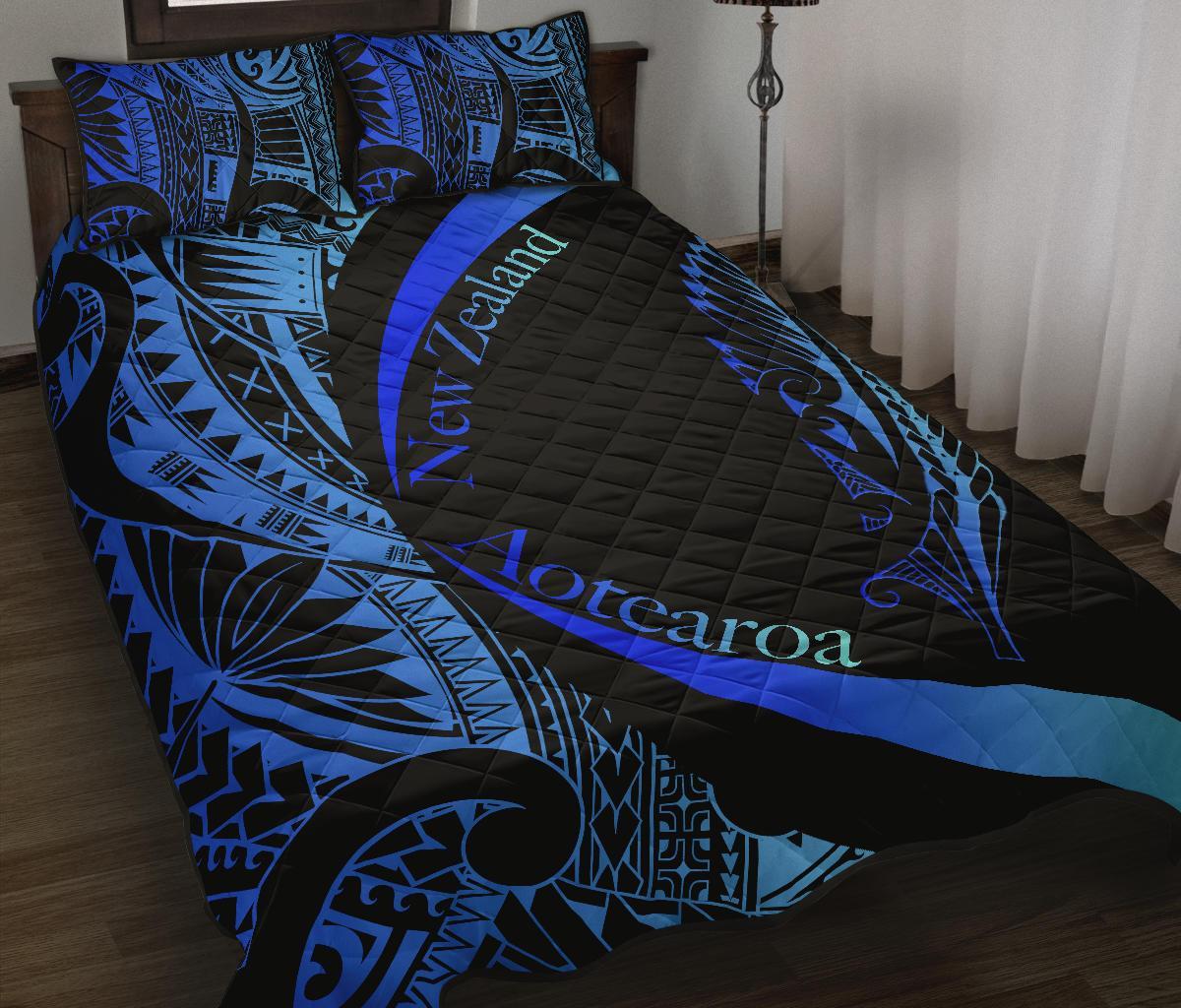 new-zealand-silver-fern-quilt-bed-set-maori-tattoo-circle-style-blue