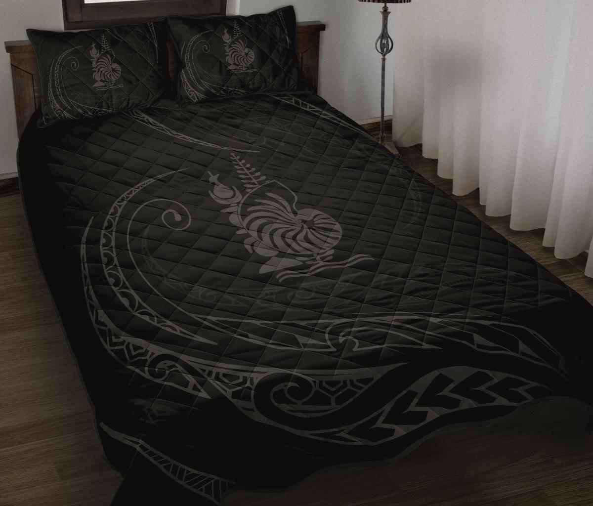 coledonia-islands-quilt-bed-set-gray-frida-style