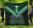 maori-manaia-new-zealand-premium-quilt-turquoise