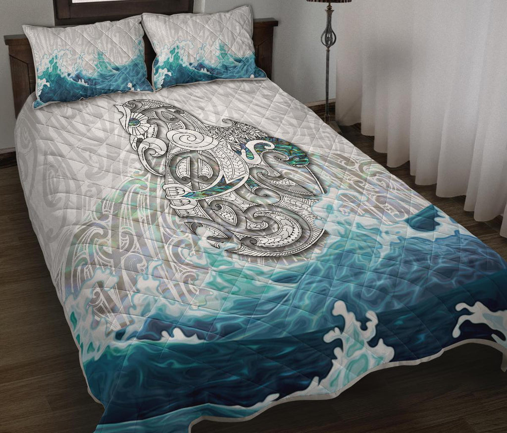 maori-manaia-the-blue-sea-quilt-bed-set-white