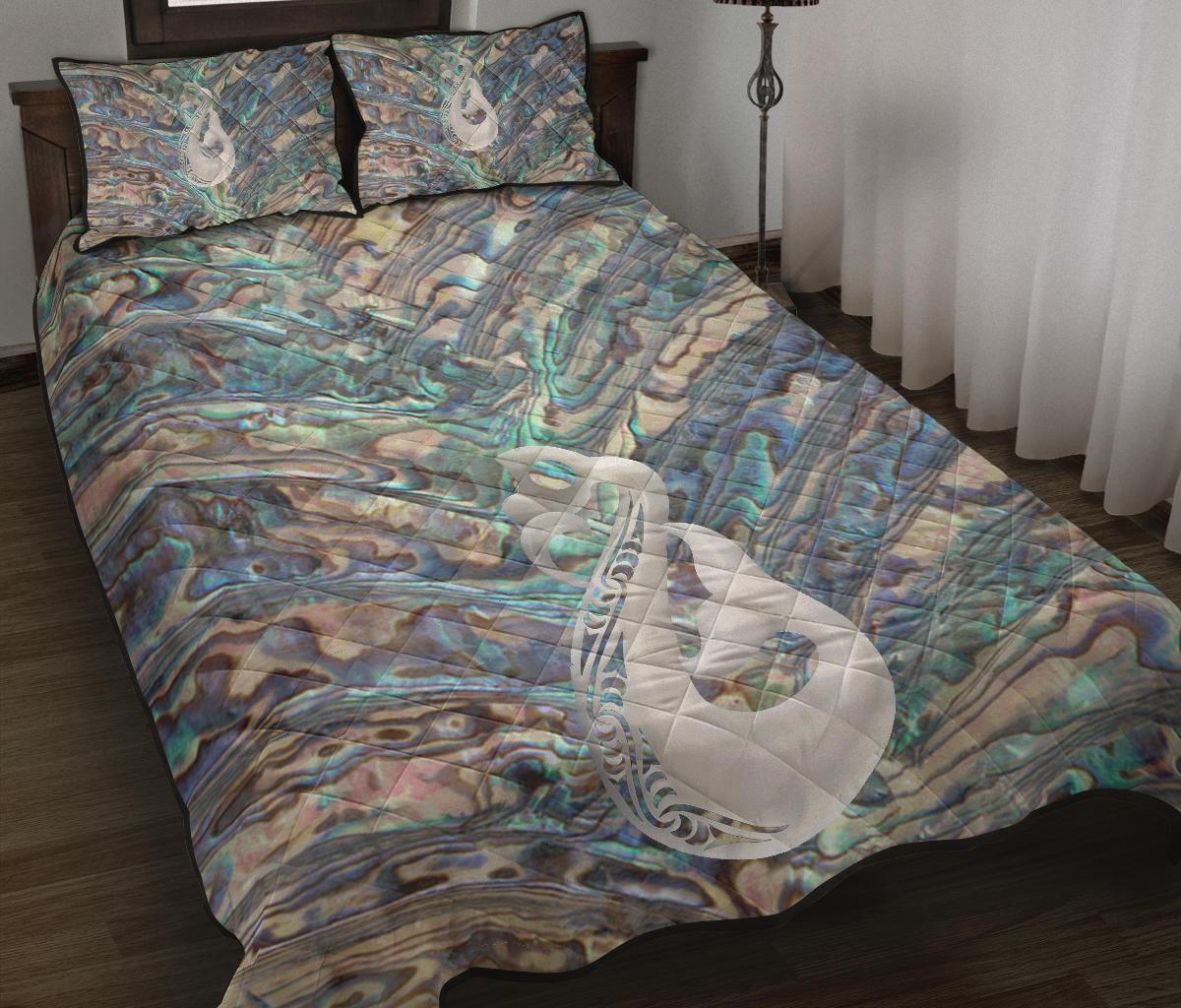 new-zealand-quilt-bed-set-te-mania-paua-shell-ruaumoko-quilt-and-pillow-cover