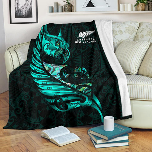 new-zealand-premium-blanket-manaia-paua-fern-wing-turquoise