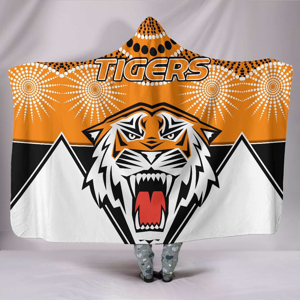 tigers-hooded-blanket-wests-indigenous-newest-1