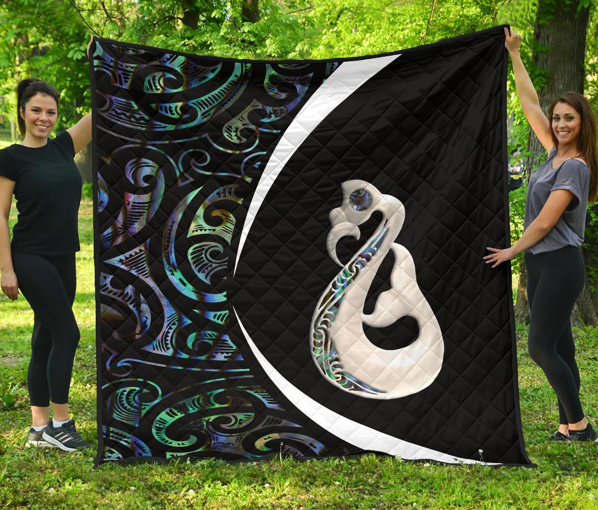 new-zealand-maori-manaia-paua-shell-premium-quilt-circle-style