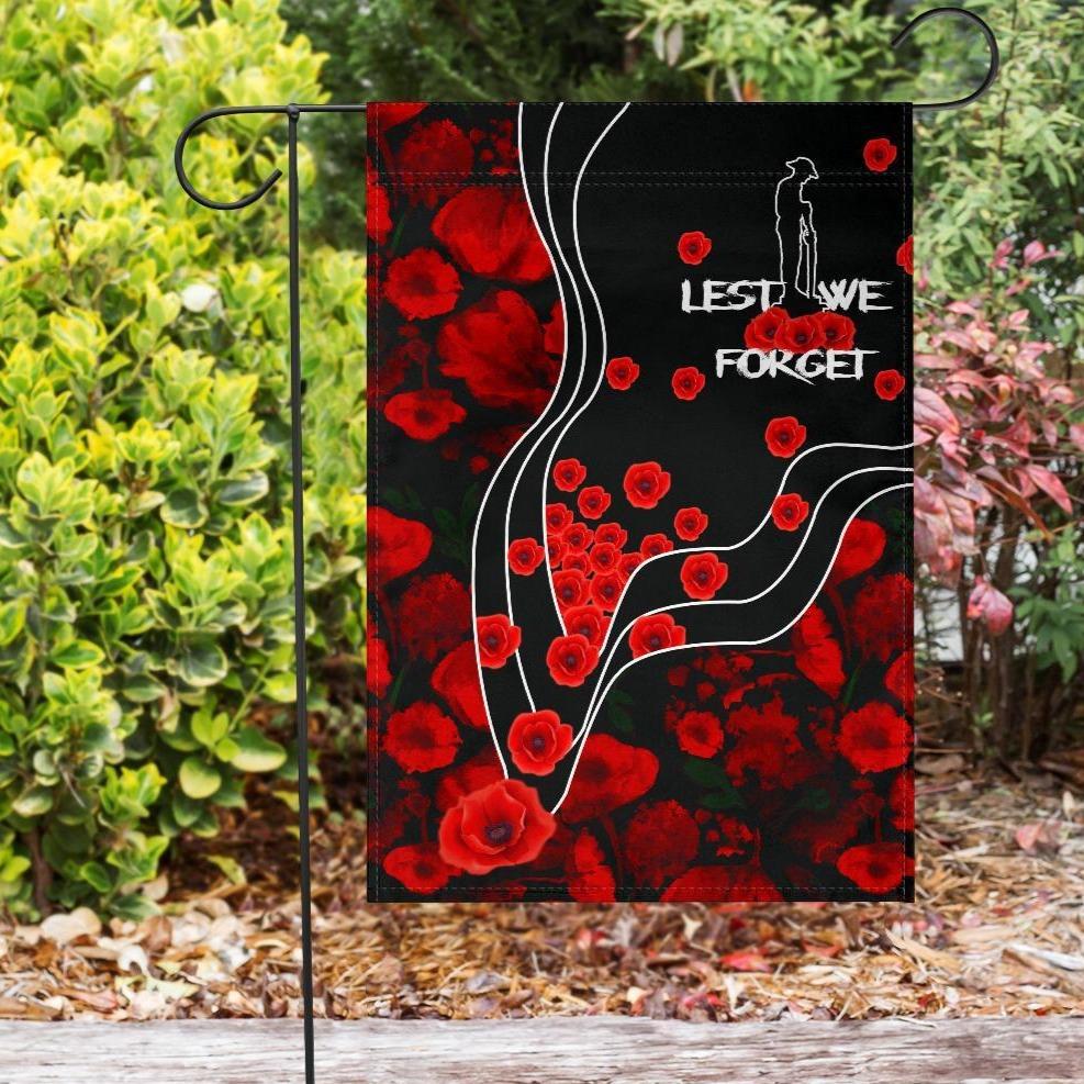 anzac-lest-we-forget-flag-poppy-flowers