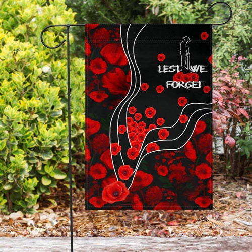 anzac-lest-we-forget-flag-poppy-flowers
