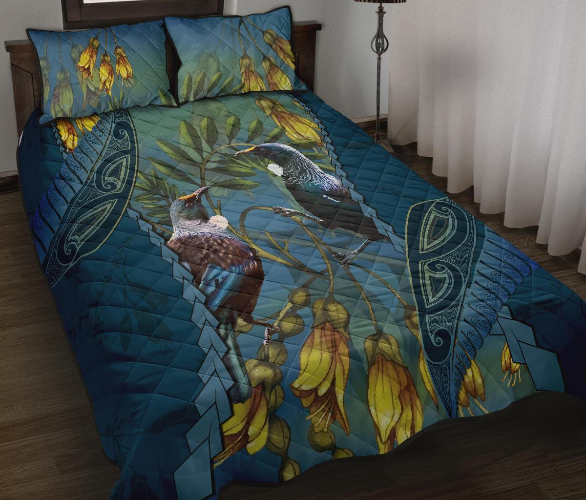 tui-bird-mix-kowhai-and-silver-fern-quilt-bed-set-blue