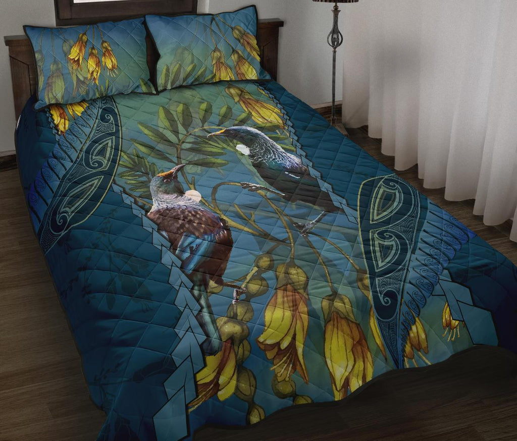 tui-bird-mix-kowhai-and-silver-fern-quilt-bed-set-blue