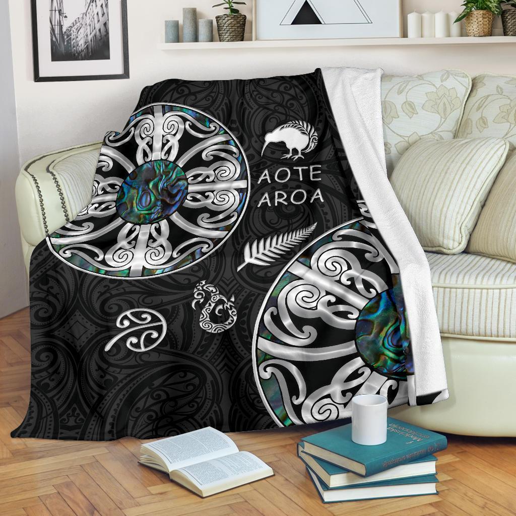 new-zealand-aotearoa-premium-blanket-maori-mangopare-paua-shell