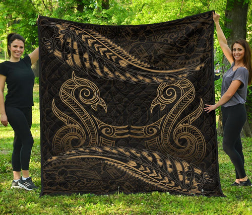 aotearoa-premium-quilt-gold-maori-manaia-with-silver-fern