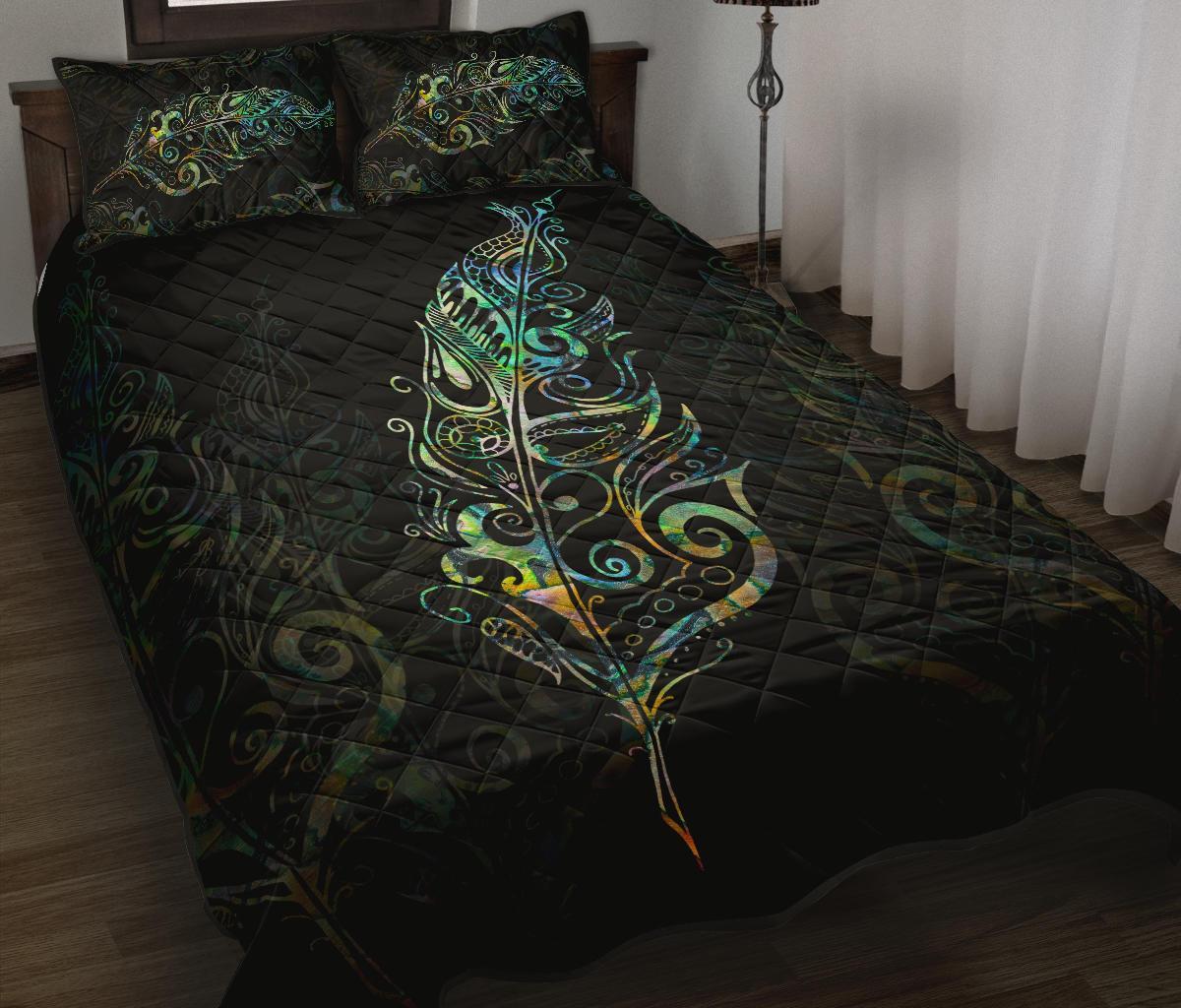 light-silver-fern-paua-shell-quilt-bed-set