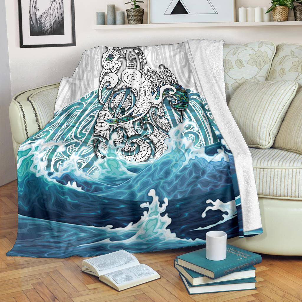 maori-manaia-the-blue-sea-premium-blanket-white