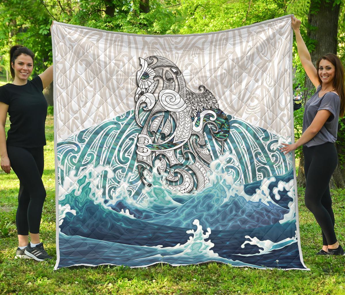 maori-manaia-the-blue-sea-premium-quilt-white