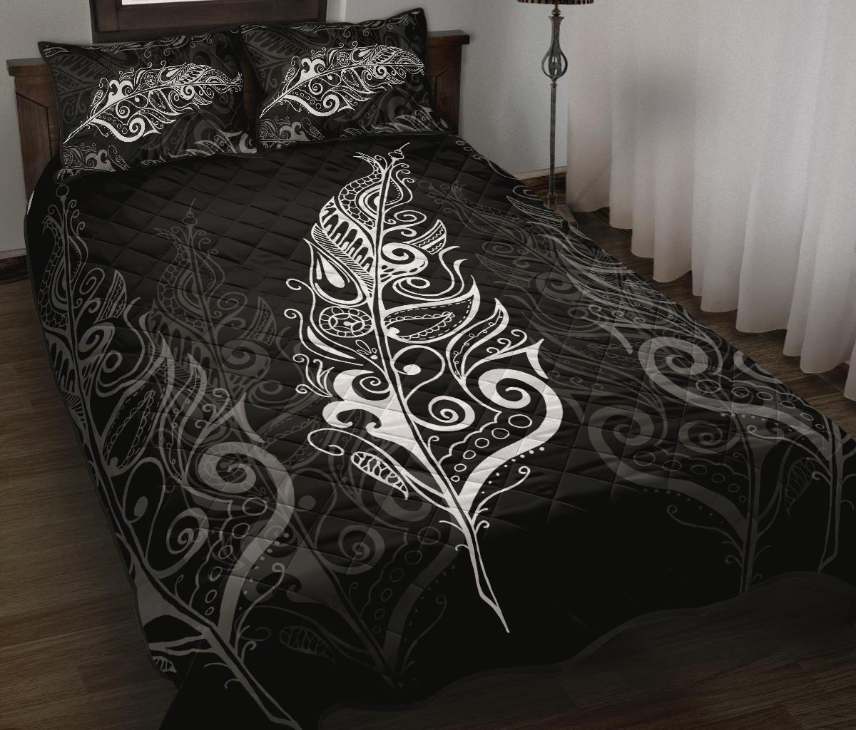 light-silver-fern-new-zealand-quilt-bed-set-white