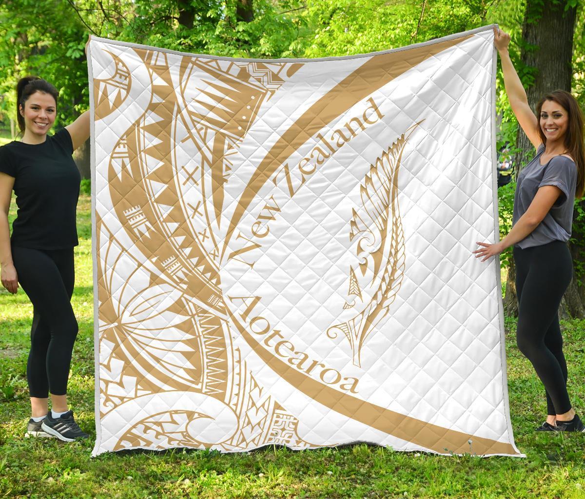 new-zealand-silver-fern-premium-quilt-maori-tattoo-circle-style-white