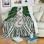 maori-moko-tattoo-premium-blanket-manaia-pounamu