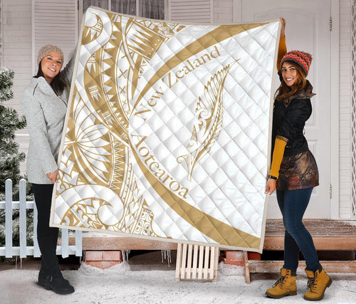 new-zealand-silver-fern-premium-quilt-maori-tattoo-circle-style-white