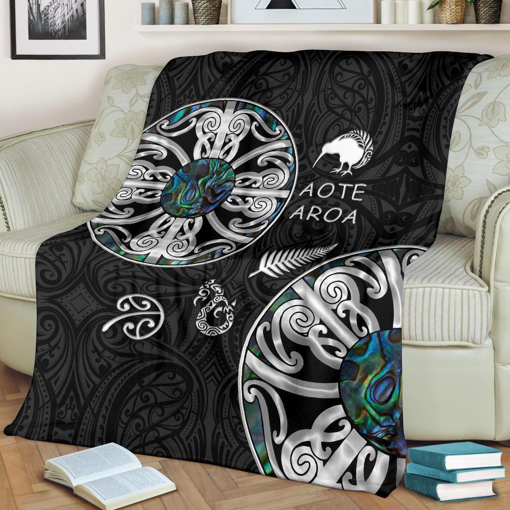 new-zealand-aotearoa-premium-blanket-maori-mangopare-paua-shell