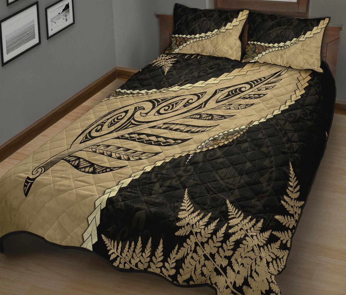 paua-shell-maori-silver-fern-quilt-bed-set-tan