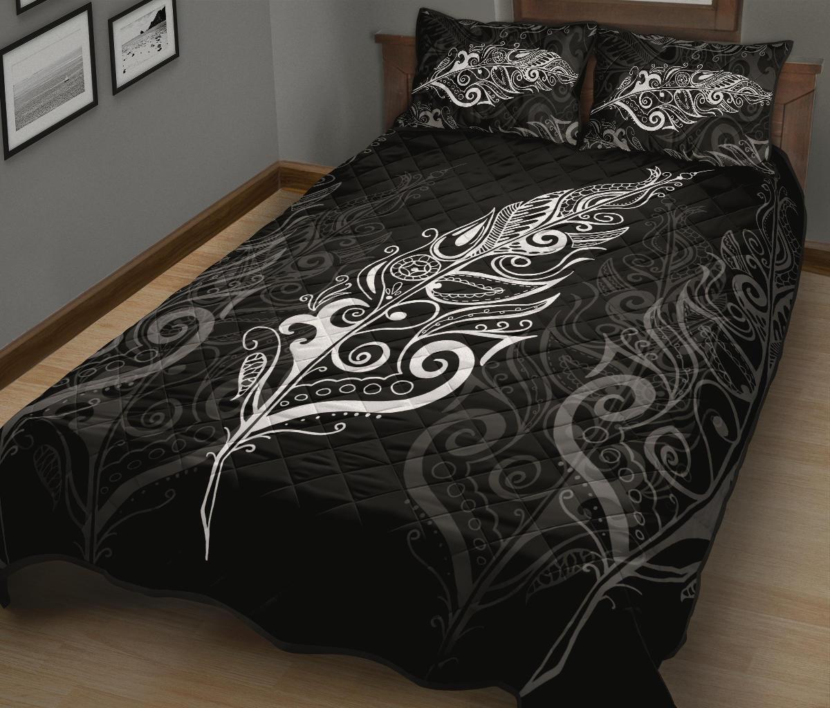 light-silver-fern-new-zealand-quilt-bed-set-white