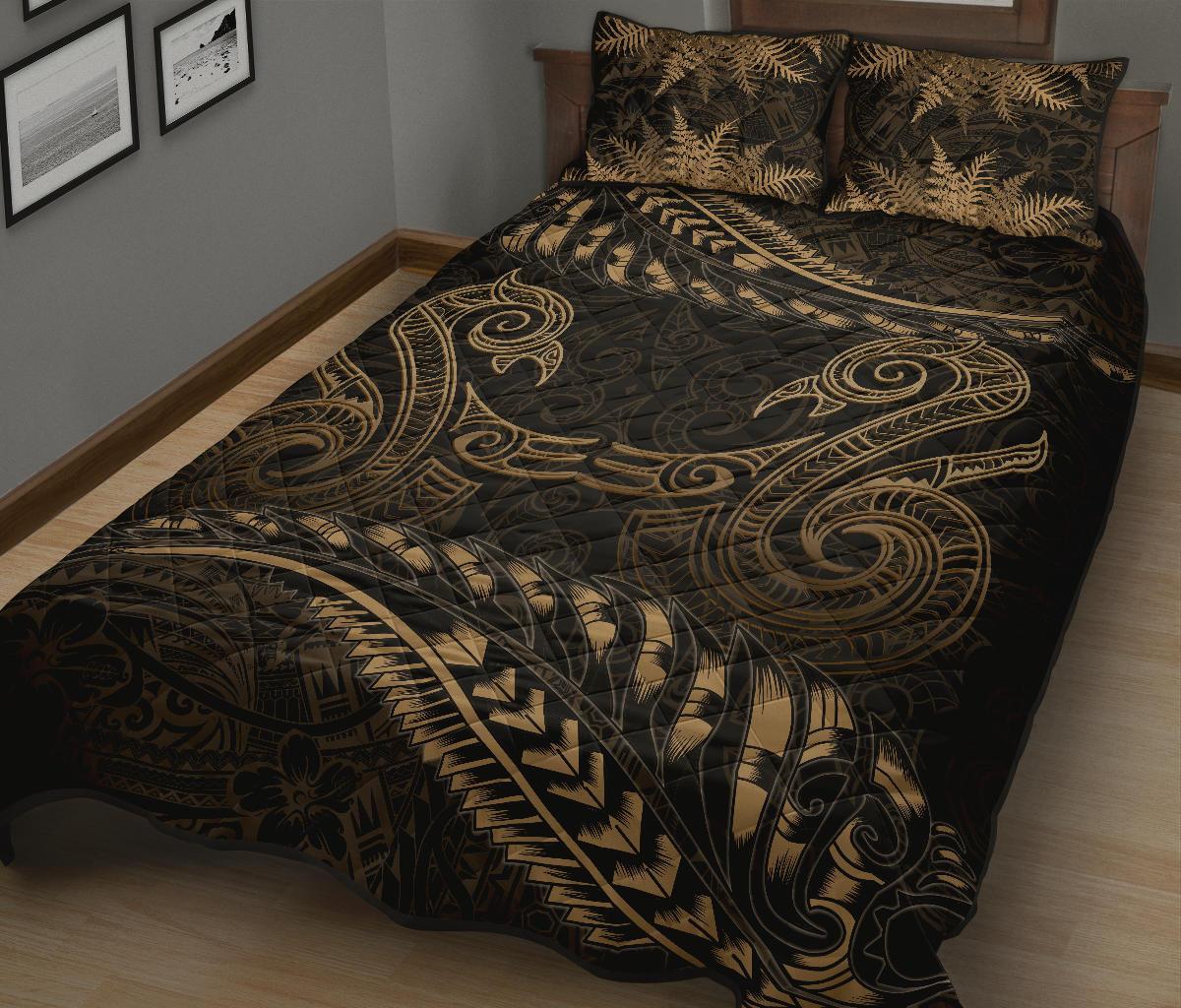 aotearoa-quilt-bed-set-gold-maori-manaia-with-silver-fern