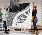 paua-shell-maori-silver-fern-quilt-white
