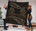 aotearoa-premium-quilt-gold-maori-manaia-with-silver-fern