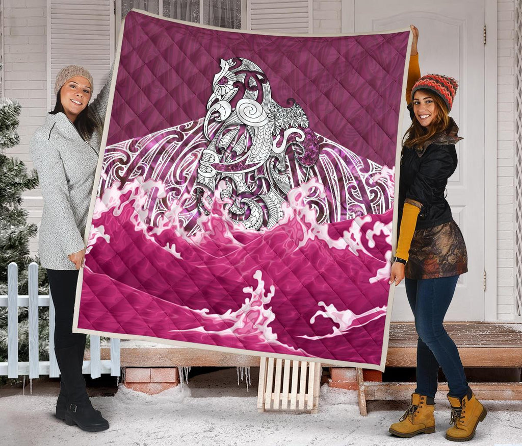 maori-manaia-the-blue-sea-premium-quilt-pink