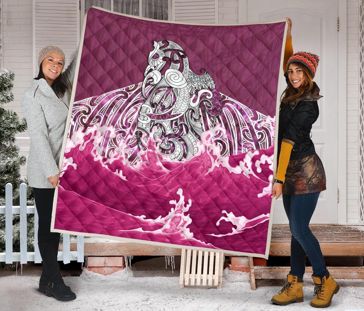 maori-manaia-the-blue-sea-premium-quilt-pink