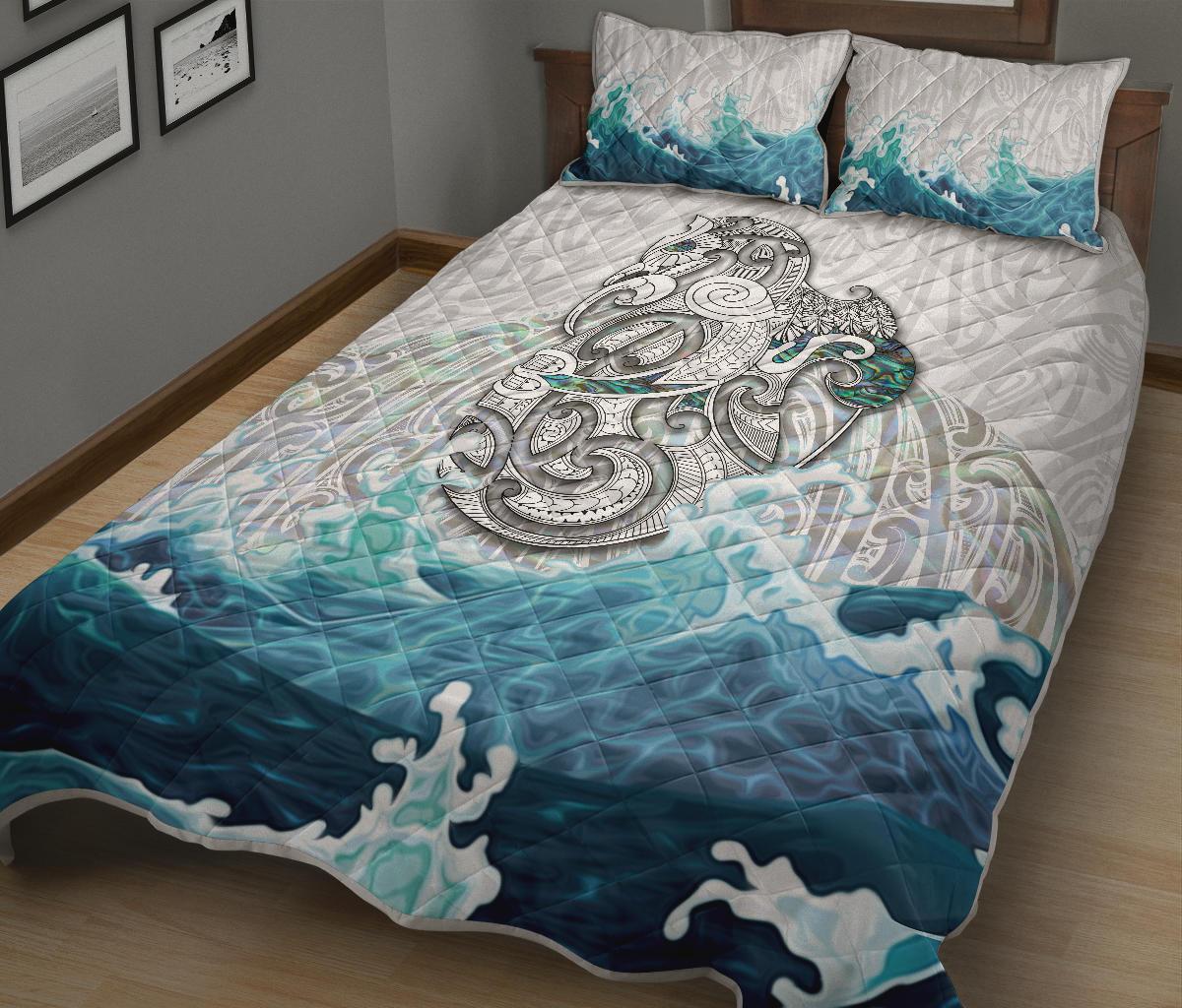 maori-manaia-the-blue-sea-quilt-bed-set-white