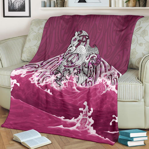 maori-manaia-the-blue-sea-premium-blanket-pink