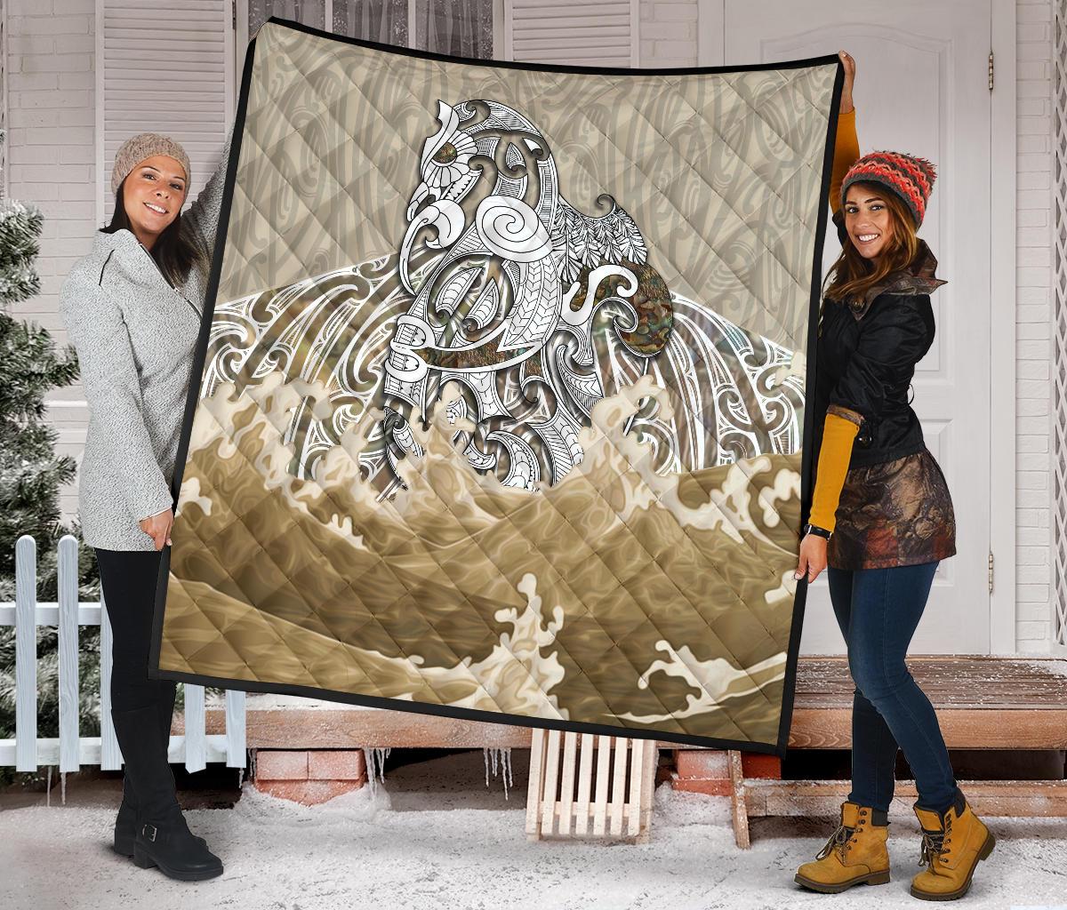 maori-manaia-the-blue-sea-premium-quilt-golden