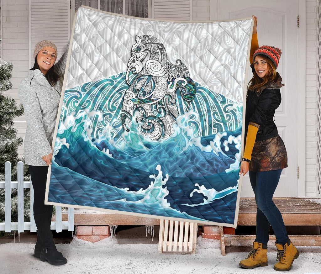 maori-manaia-the-blue-sea-premium-quilt-white