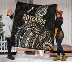maori-tattoo-with-map-new-zealand-premium-quilt