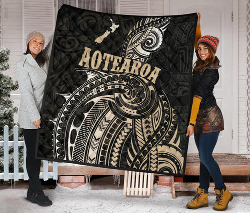 maori-tattoo-with-map-new-zealand-premium-quilt