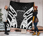 aotearoa-premium-quilt-maori-moko-black-white