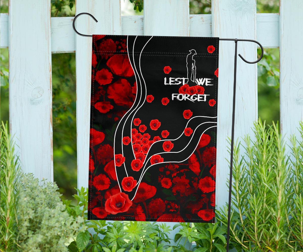 anzac-lest-we-forget-flag-poppy-flowers