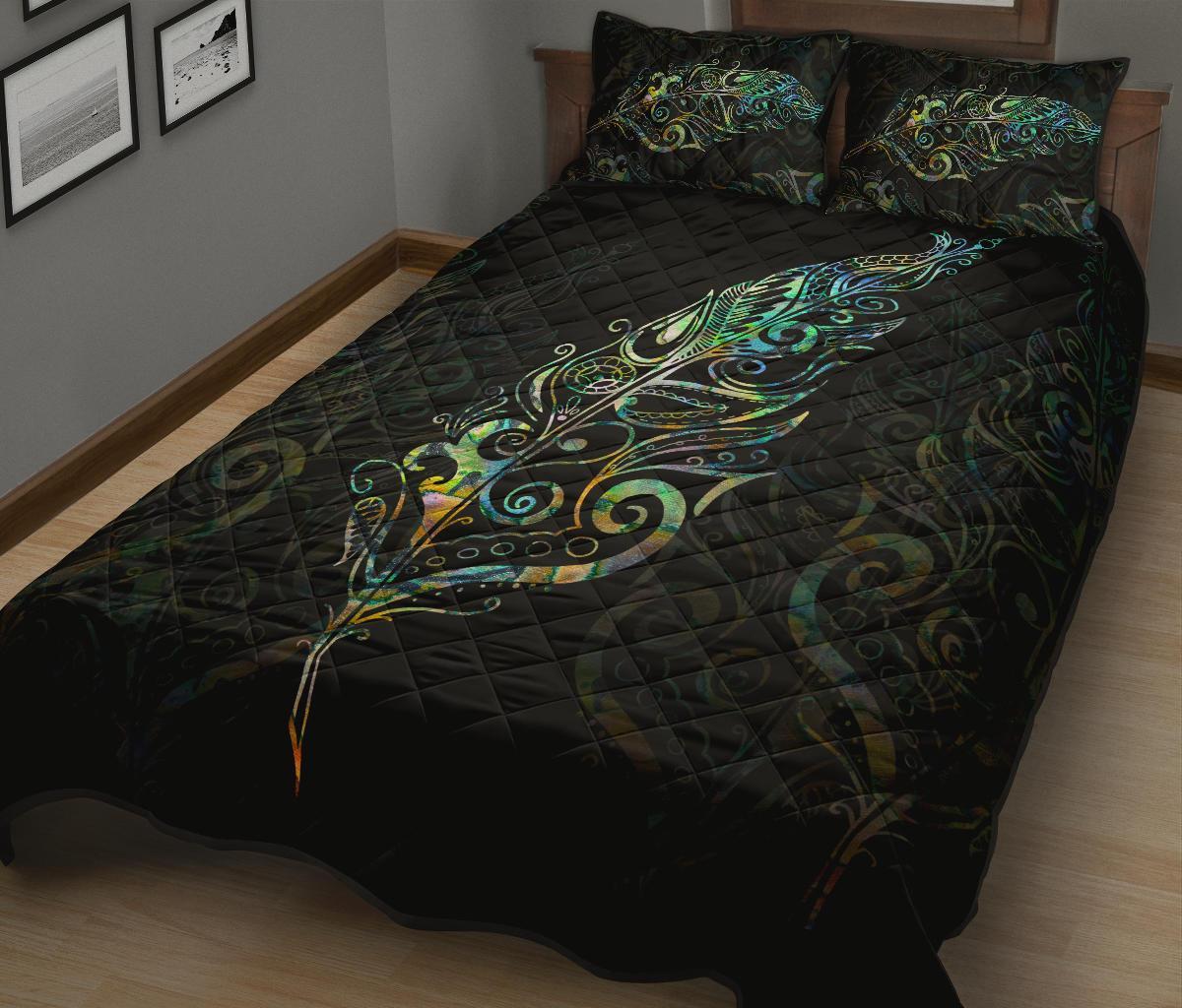 light-silver-fern-paua-shell-quilt-bed-set