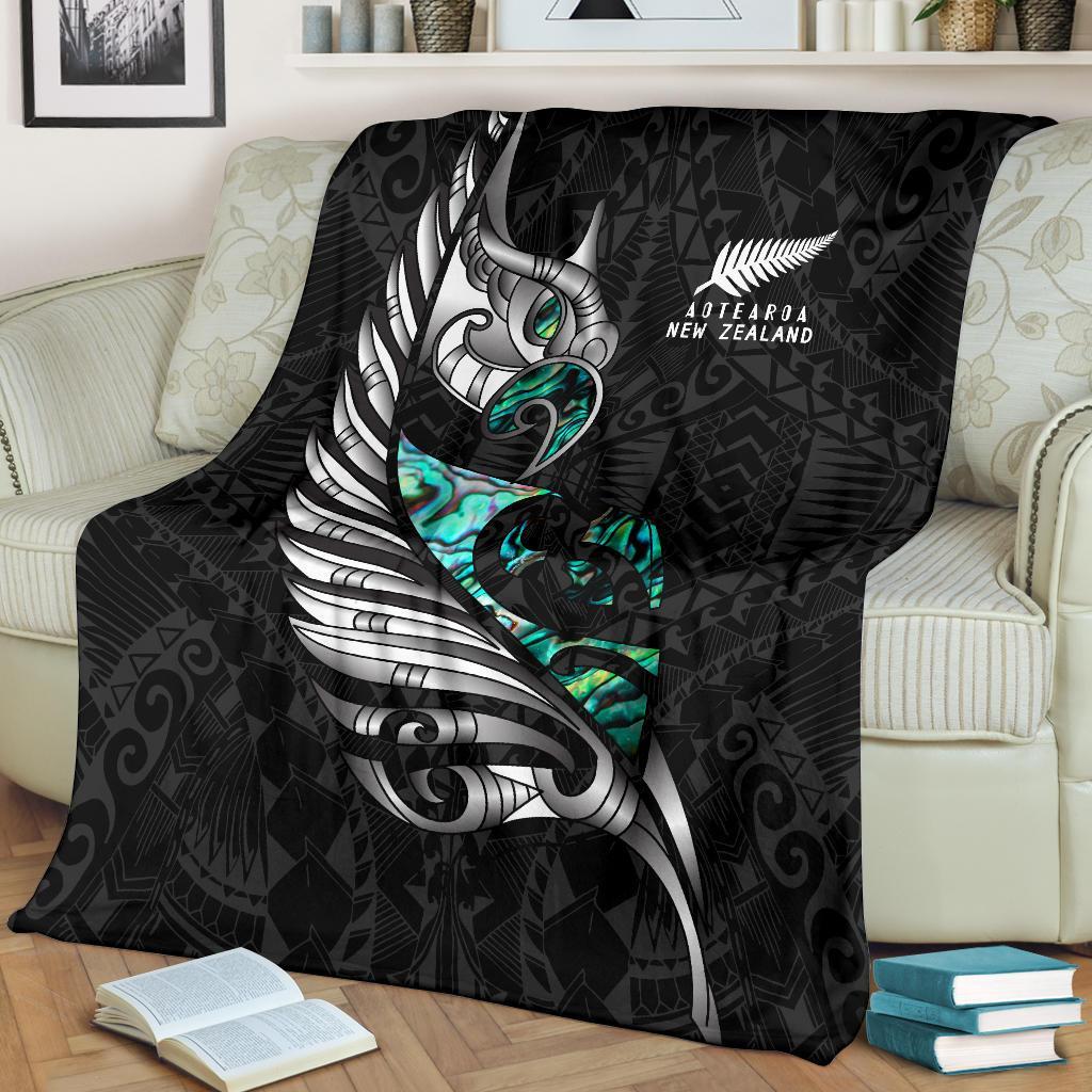 new-zealand-premium-blanket-manaia-paua-fern-wing-white