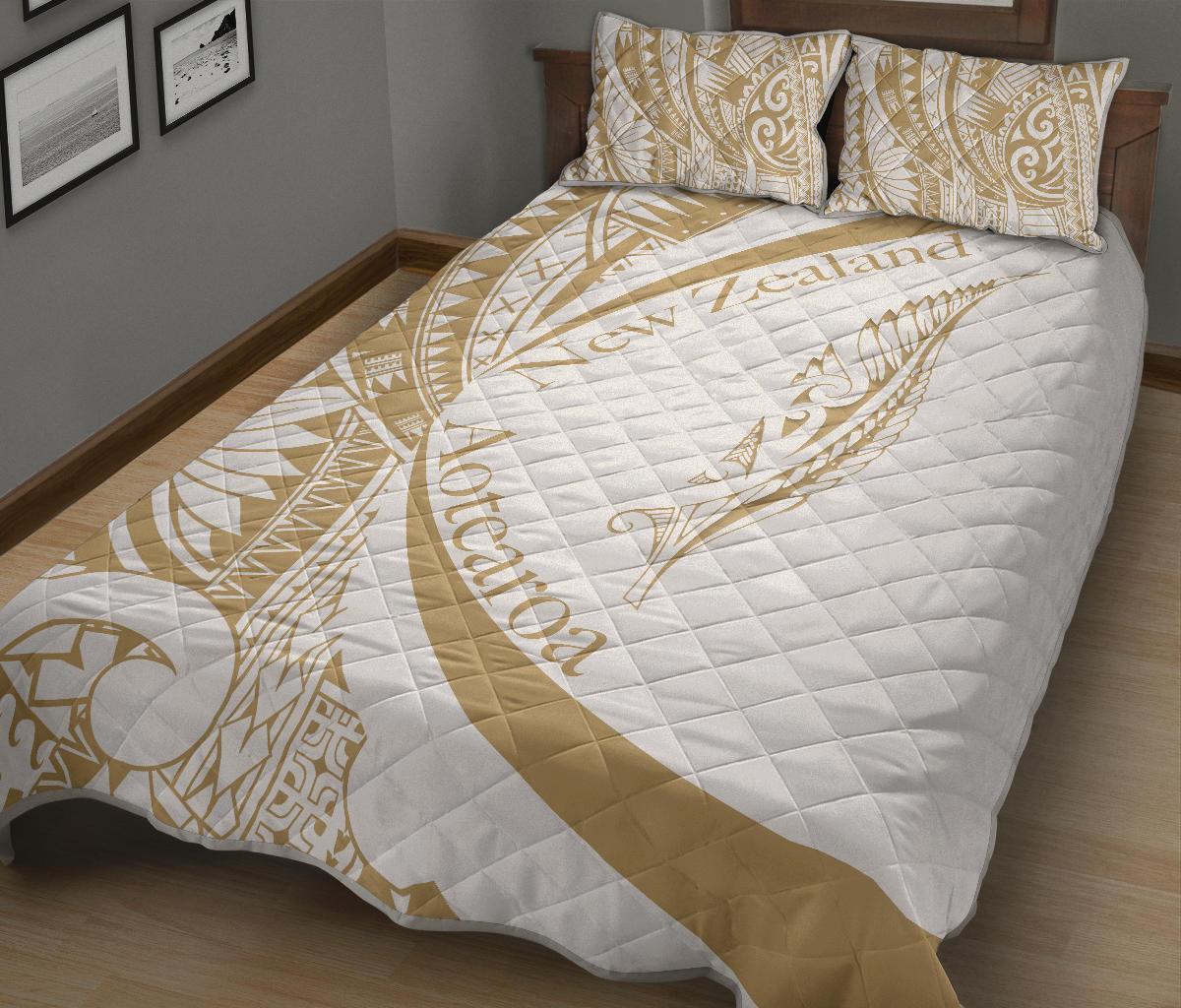 new-zealand-silver-fern-quilt-bed-set-maori-tattoo-circle-style-white