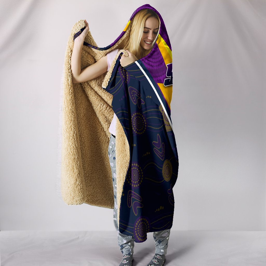 storm-hooded-blanket-indigenous-artsy-style