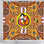shower-curtains-aboriginal-family-with-dot-painting-art
